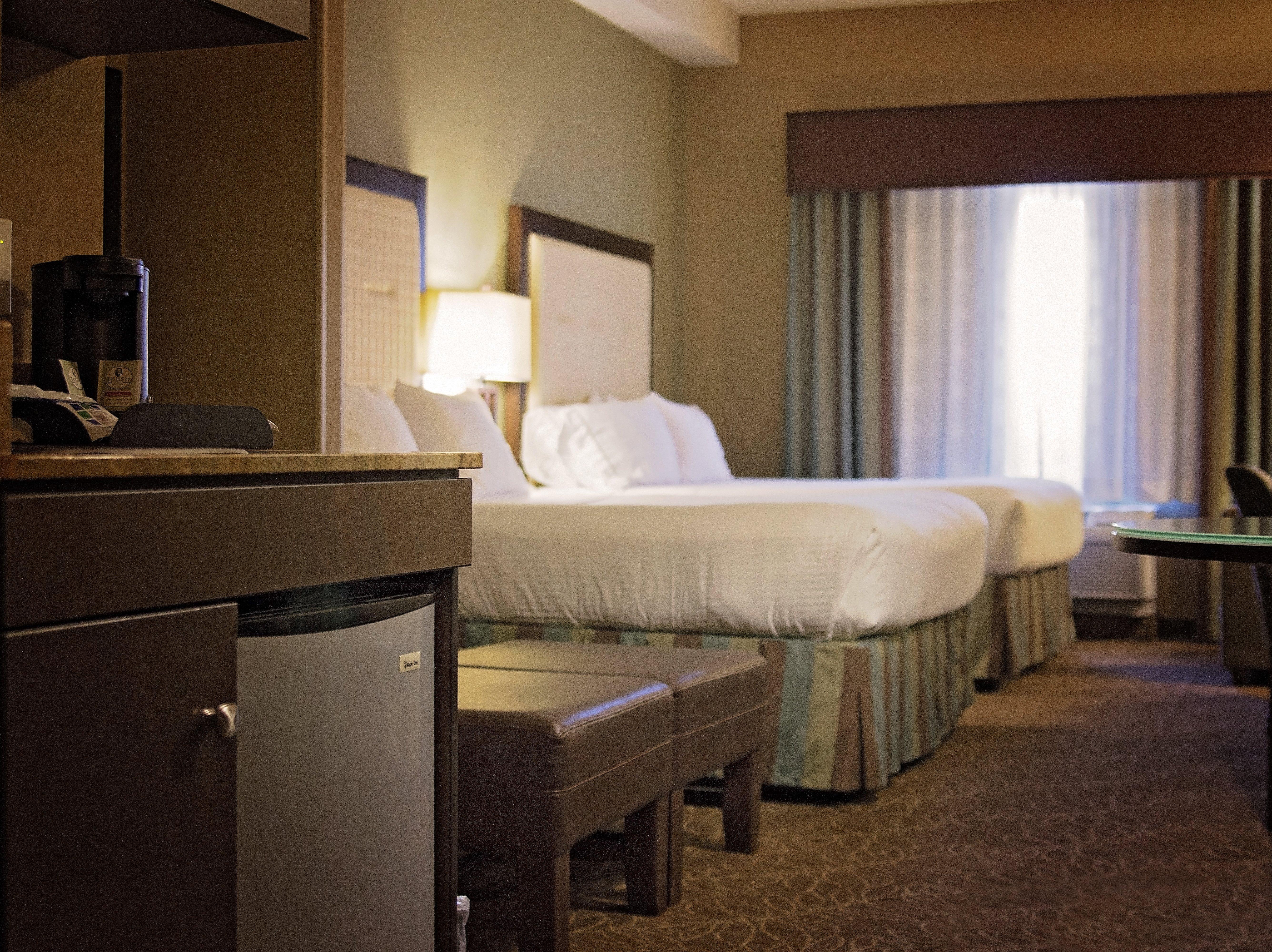 Holiday Inn Express & Suites Logan By Ihg Экстерьер фото