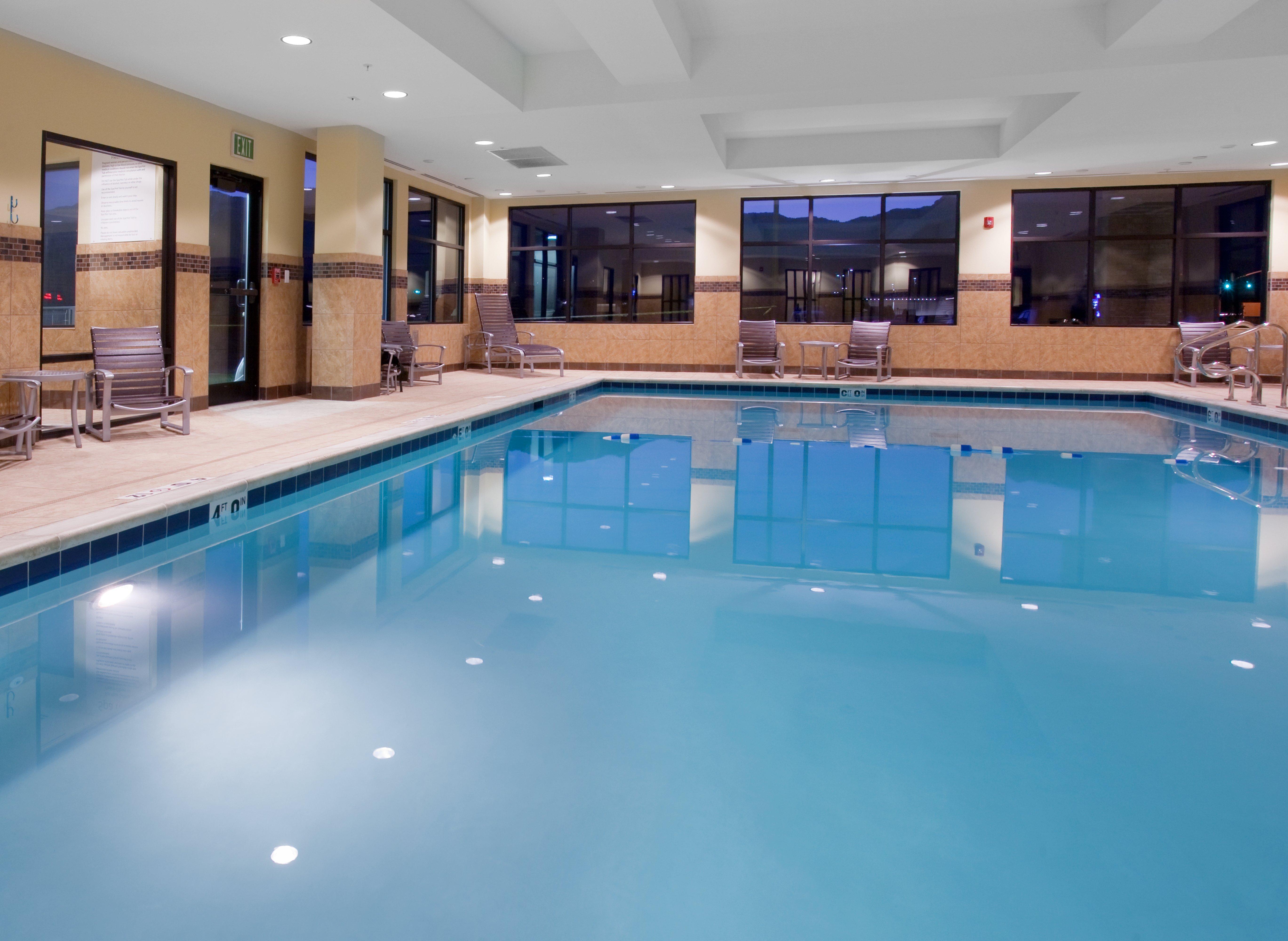 Holiday Inn Express & Suites Logan By Ihg Экстерьер фото