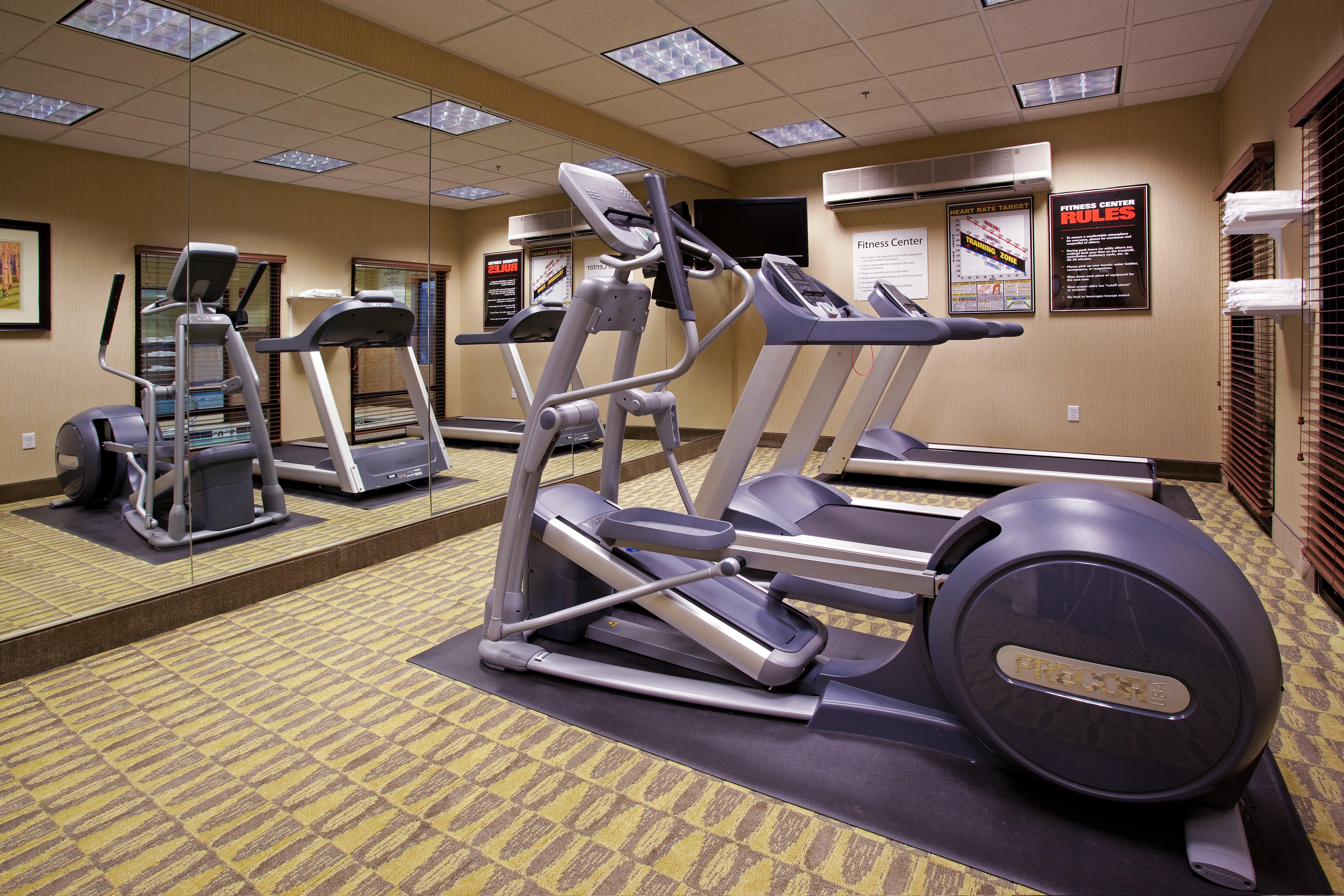 Holiday Inn Express & Suites Logan By Ihg Экстерьер фото