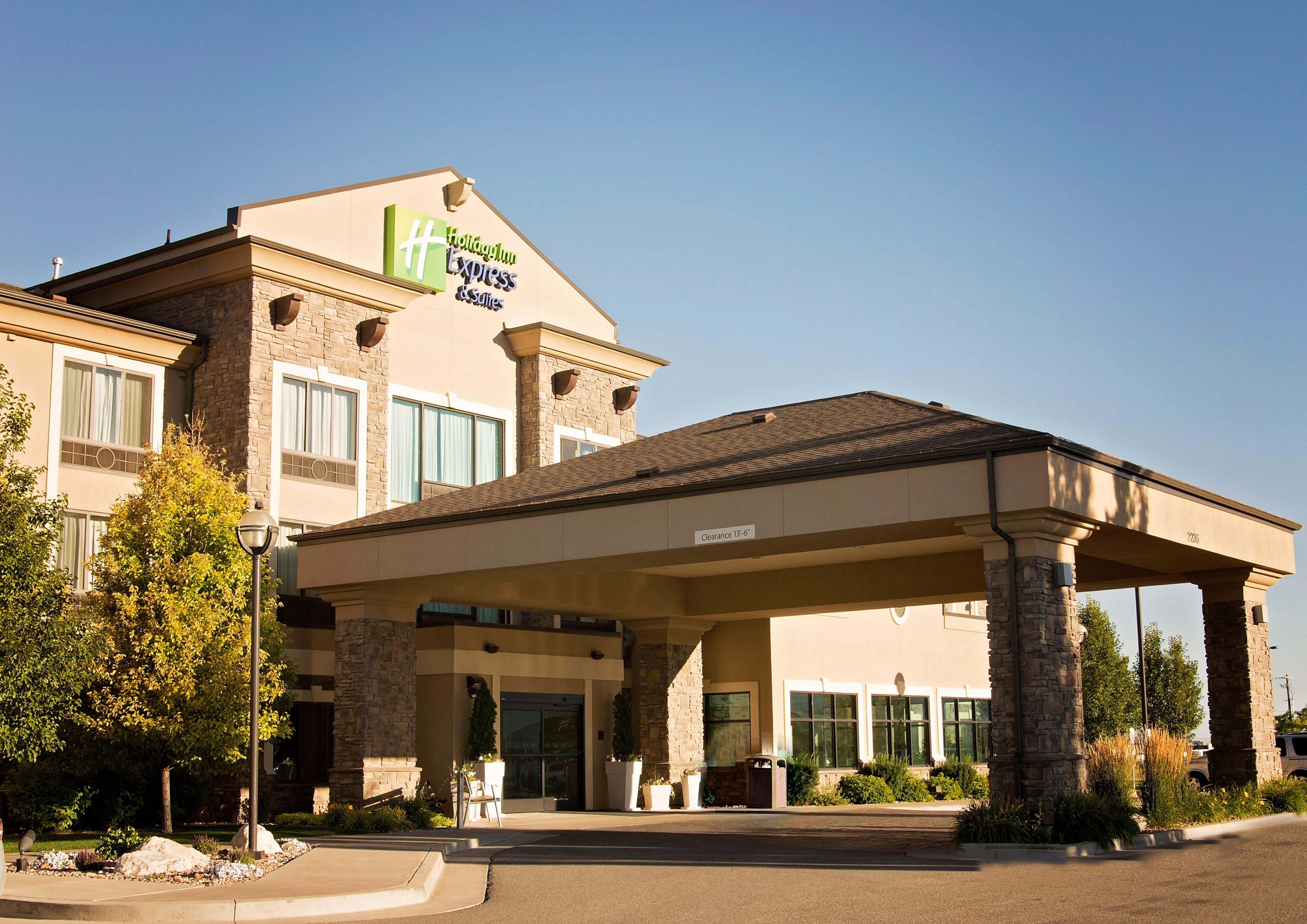 Holiday Inn Express & Suites Logan By Ihg Экстерьер фото