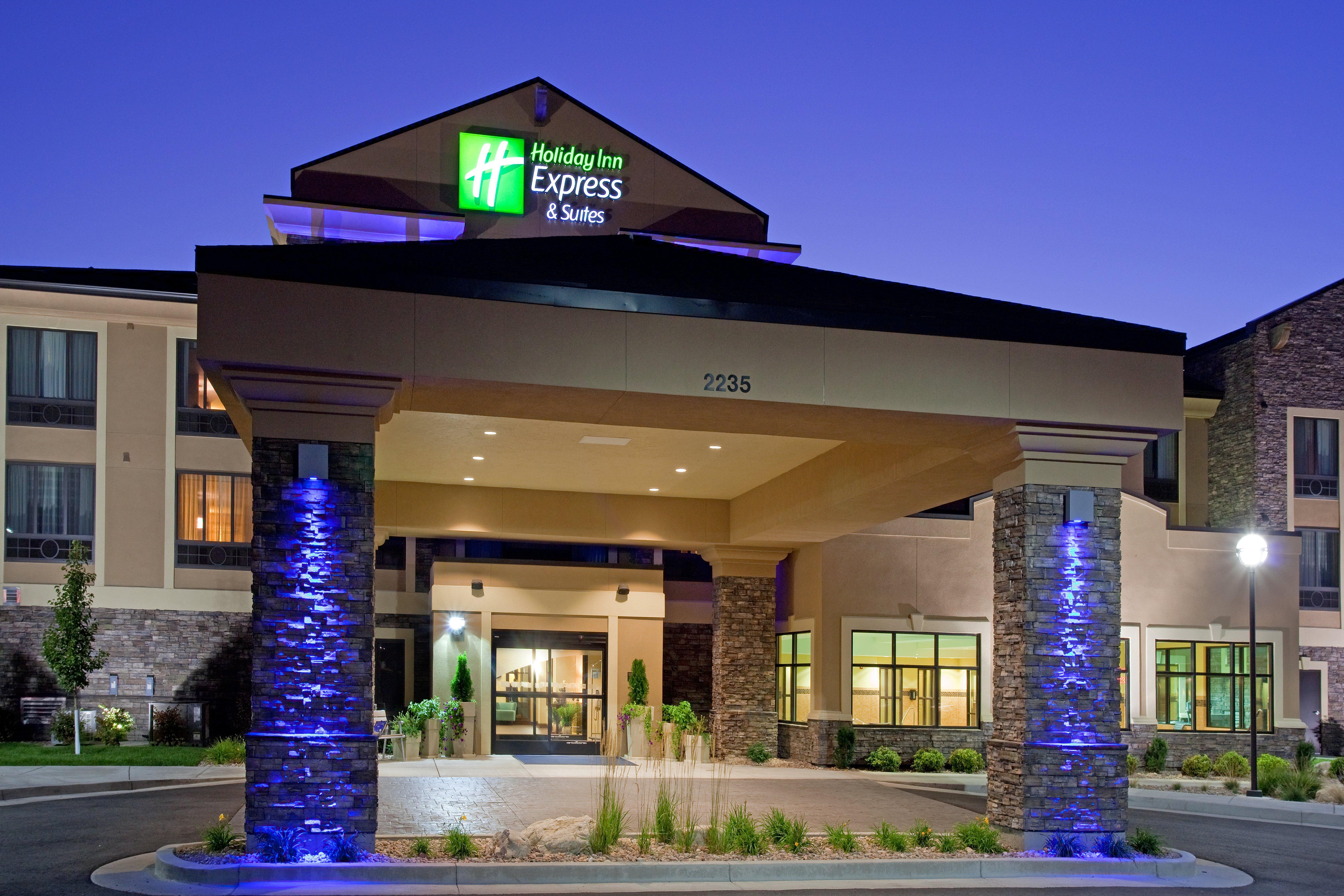 Holiday Inn Express & Suites Logan By Ihg Экстерьер фото