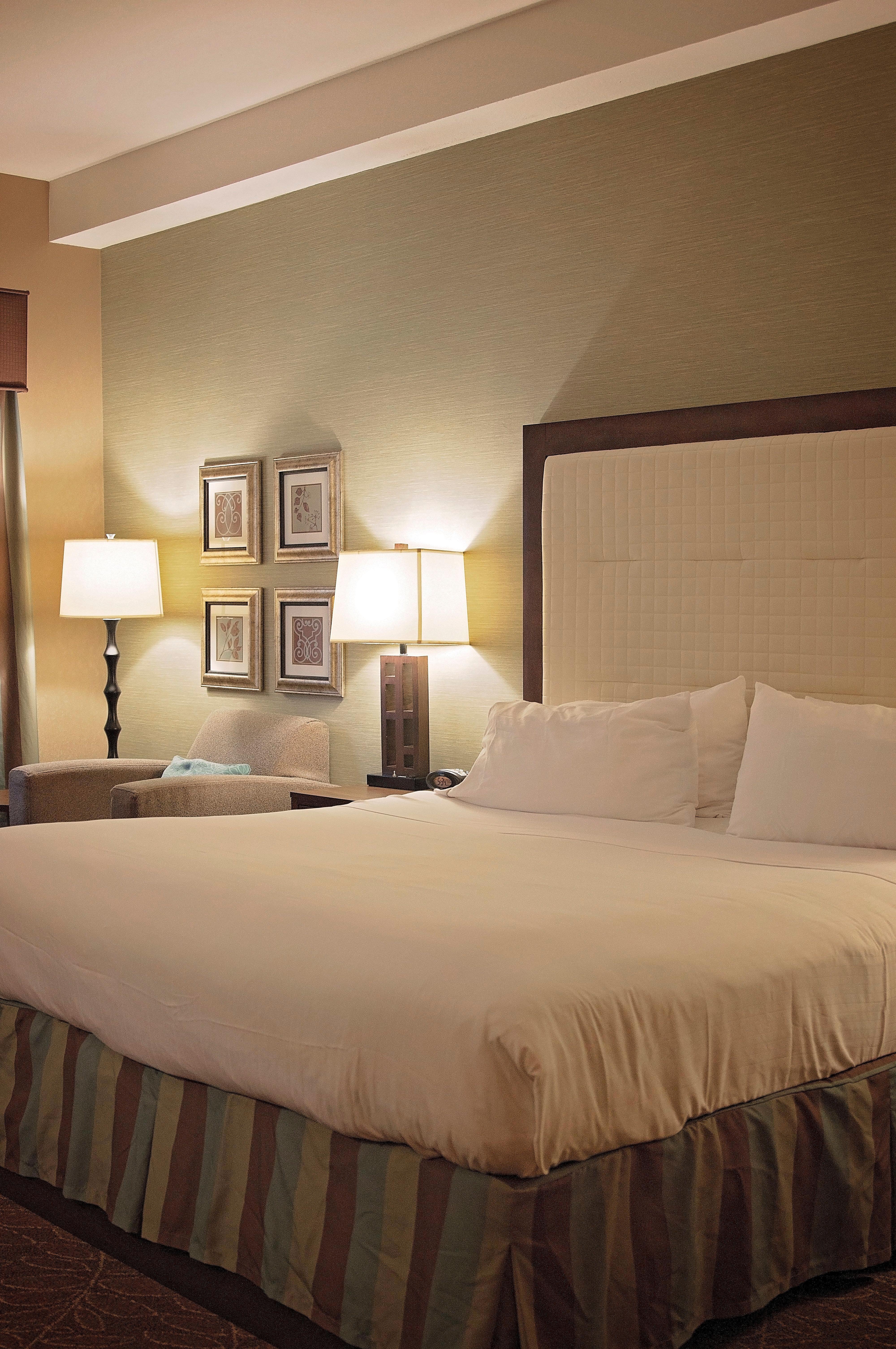 Holiday Inn Express & Suites Logan By Ihg Экстерьер фото